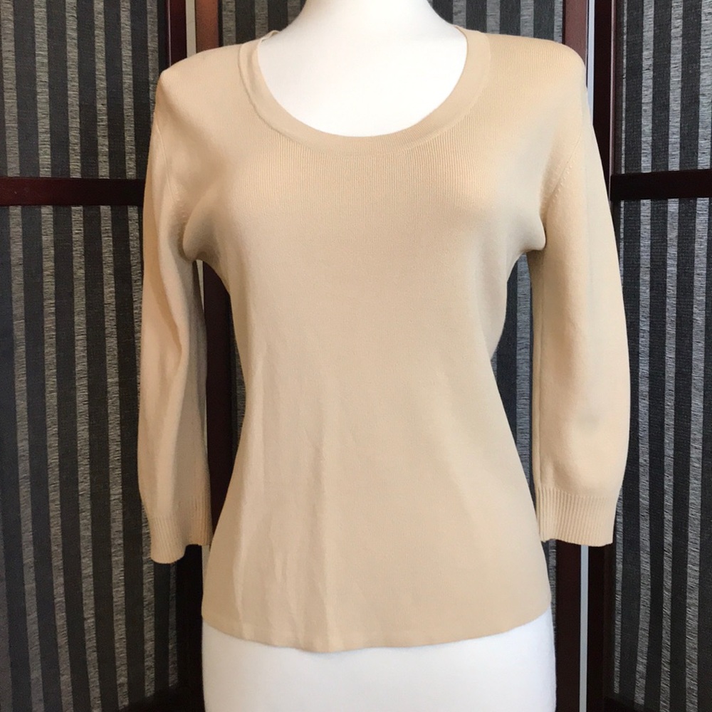 Women’s size L fitted scoop neck sweater